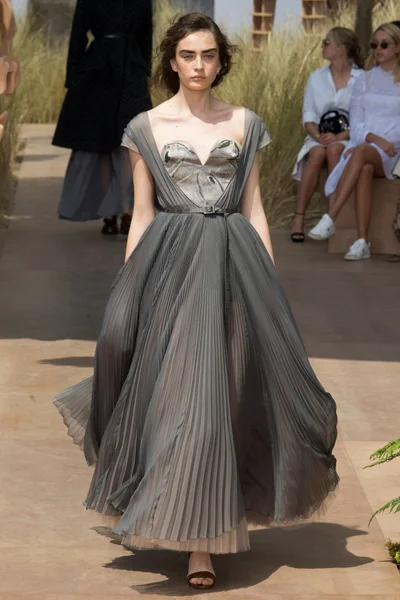 Look 3